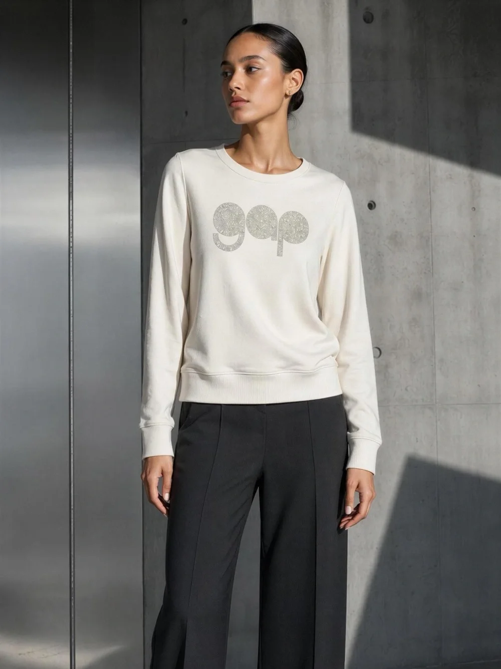 GAP Cream Glitter Logo Crewneck Sweatshirt